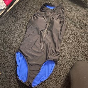 one piece swim suit 💙🖤